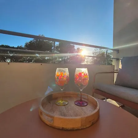 French Riviera شقة *
