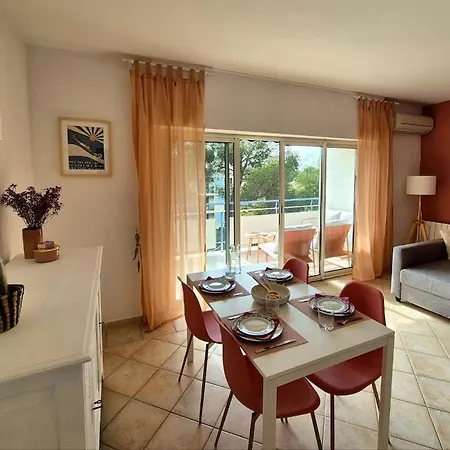 French Riviera شقة *